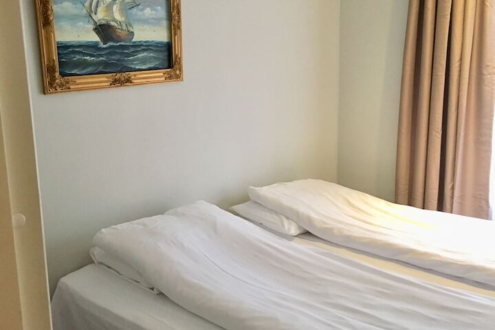 Room 9 of 66