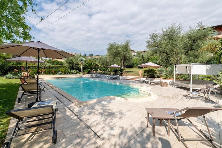 Pool 15 of 21