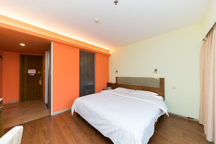 Room 6 of 22