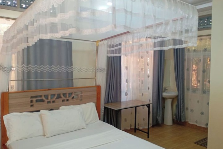 Room 4 of 13