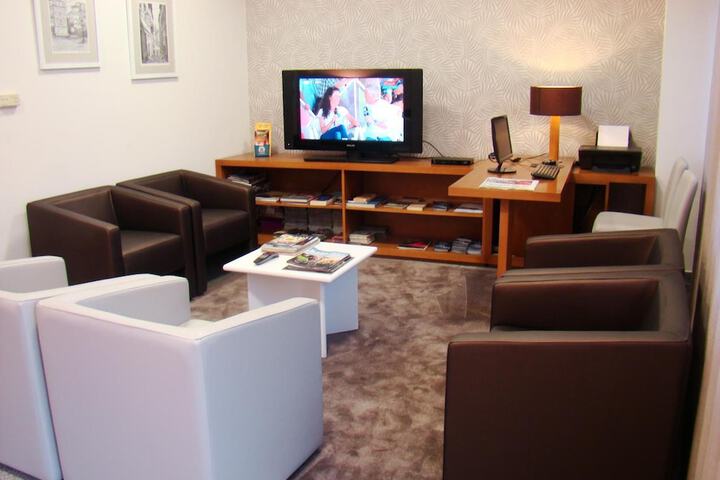 Guest Lobby