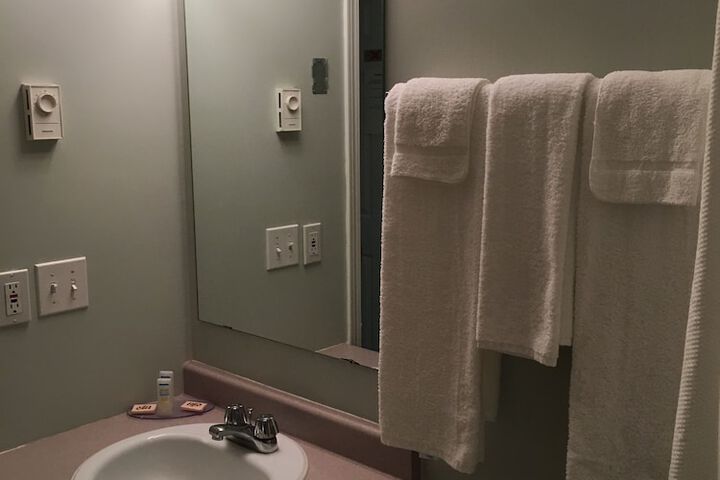 Room 76 of 122