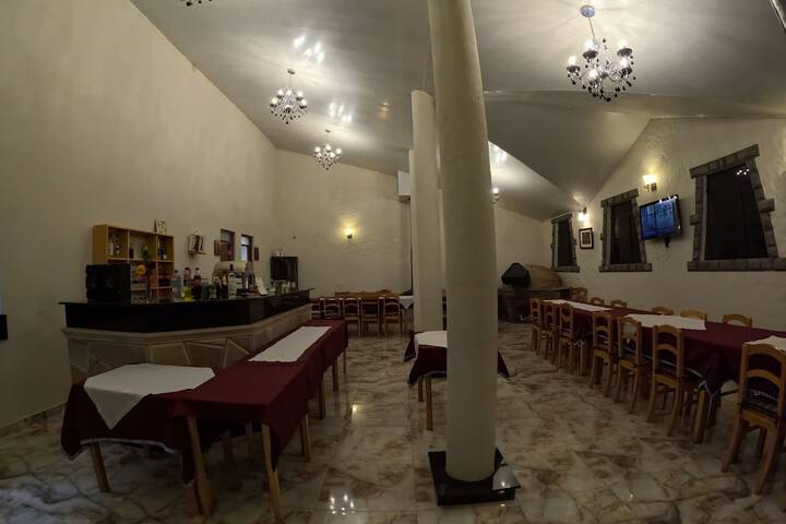 Dining 16 of 20
