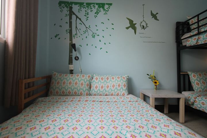 Room 6 of 210