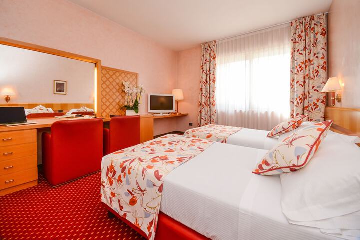 Room 10 of 140