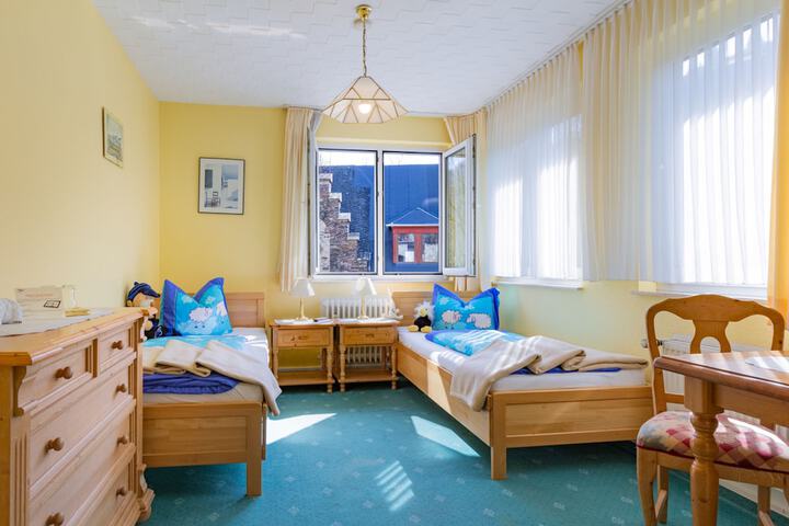 Room 6 of 65