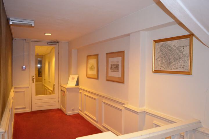 Ballroom/Hall 40 of 58