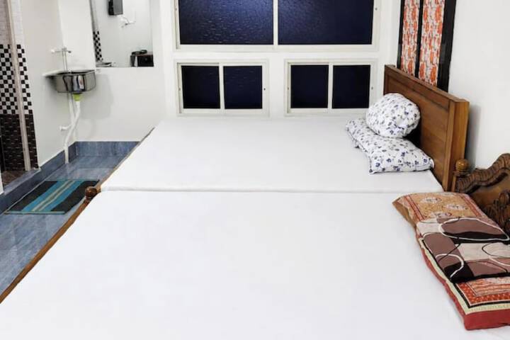 Room 8 of 11
