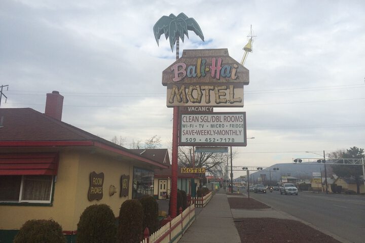 Bali Hai Motel in Yakima, WA