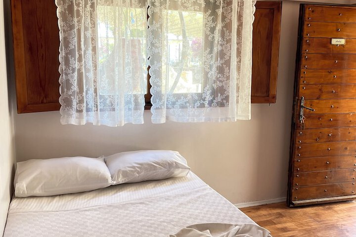 Room 18 of 80