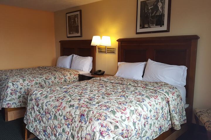 2 Queen Beds (8 of 9)
