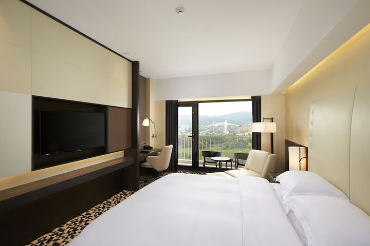 Room 9 of 71