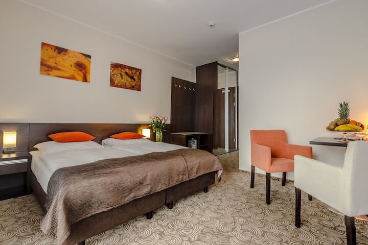 Room 8 of 75