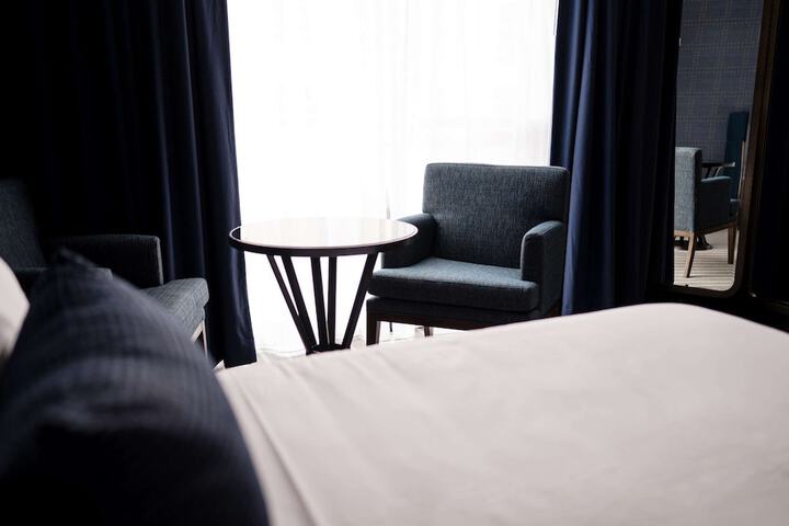 Room 16 of 90
