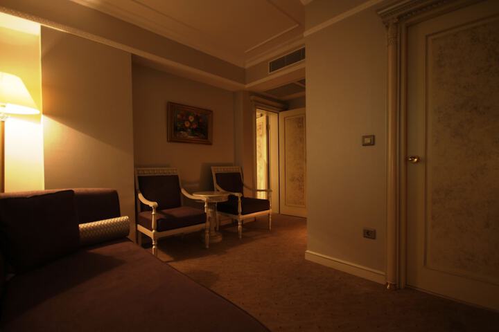 Room 10 of 77