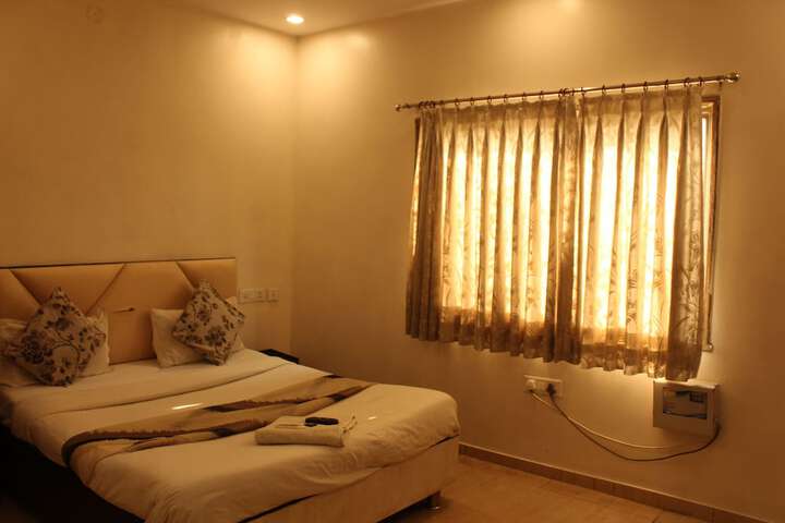 Room 9 of 15