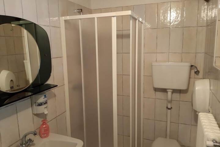 Room 10 of 11