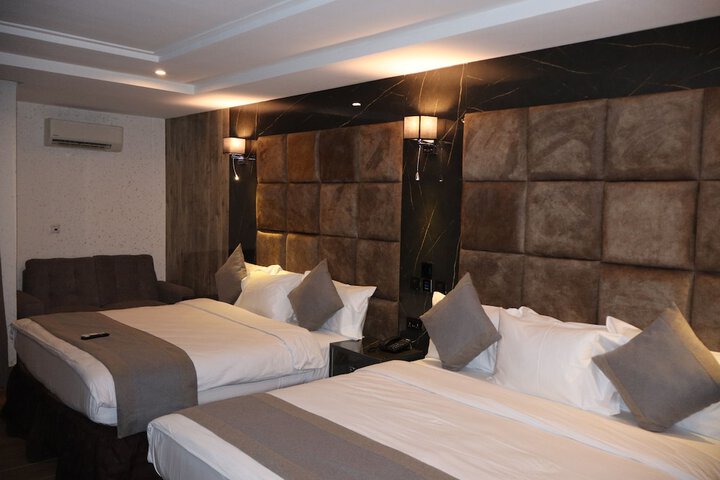 Room 70 of 98