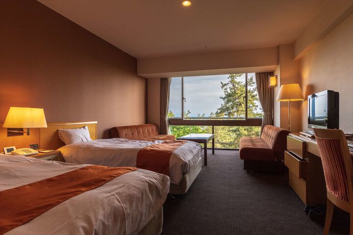 Room 4 of 38