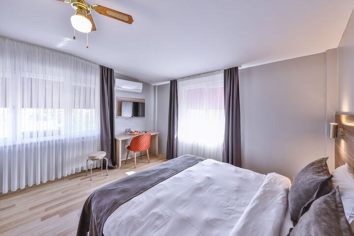 Room 16 of 125
