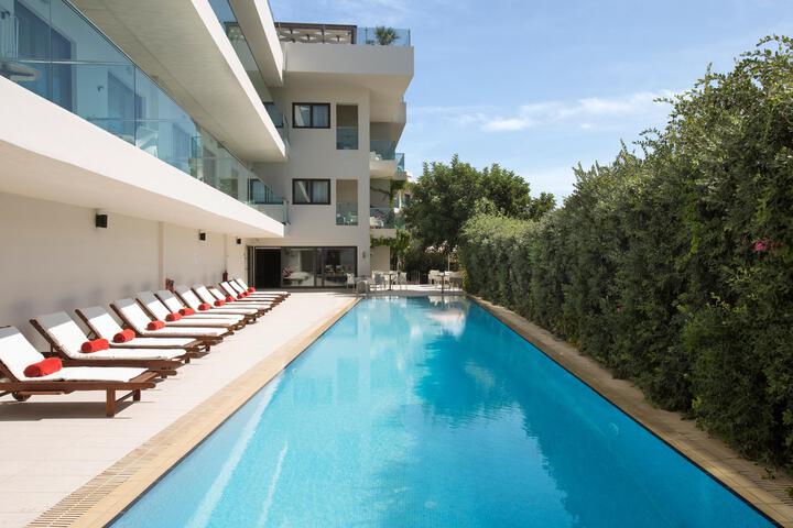 Pool 4 of 6