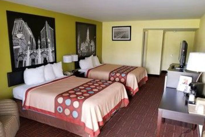 Hotel Suite Photo