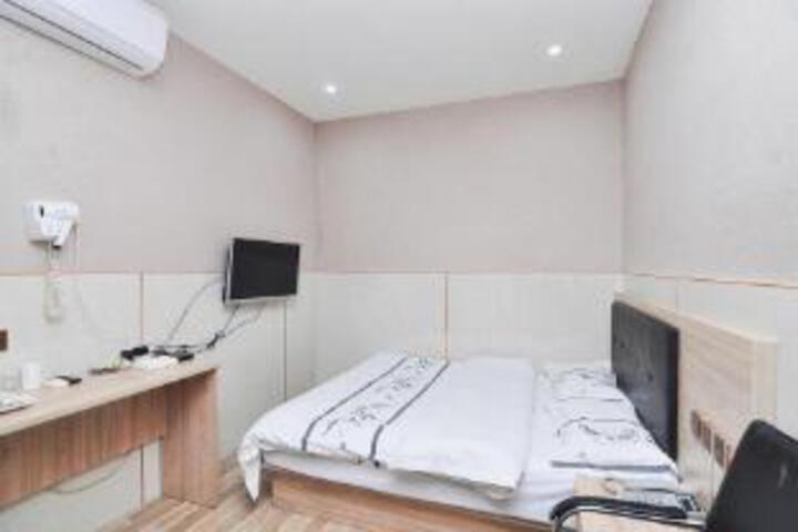 Room 4 of 5