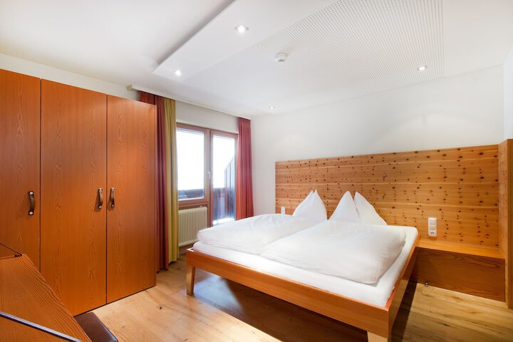 Room 13 of 74