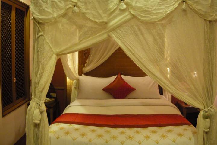 Room 15 of 37