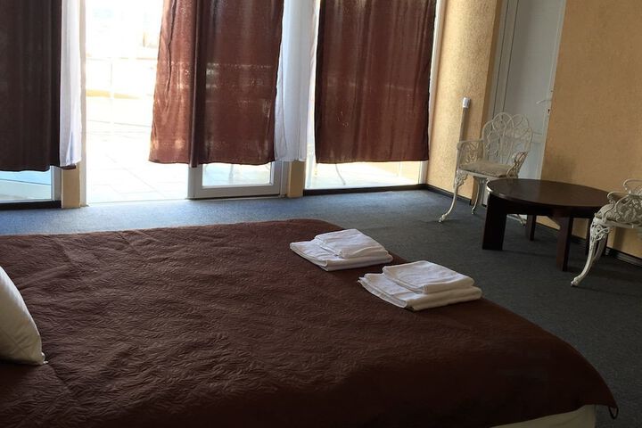 Room 8 of 26