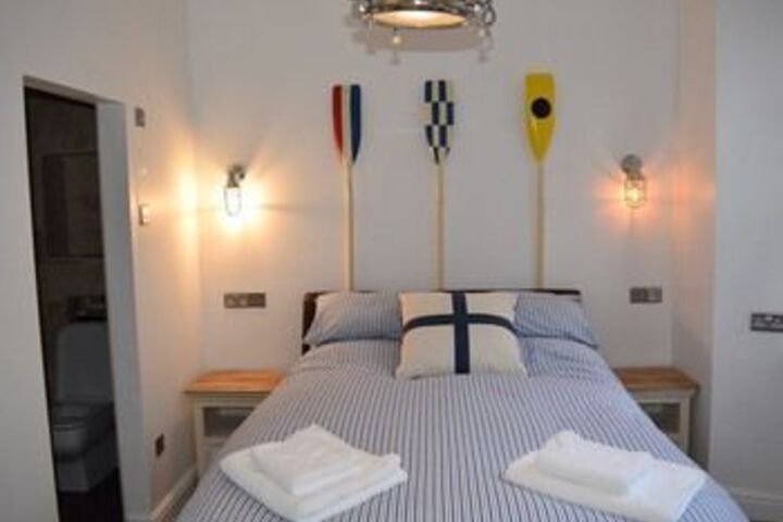 Room 7 of 18