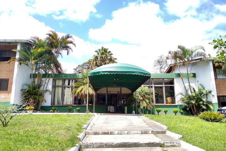 Photo of OYO Del Verde Hotel
