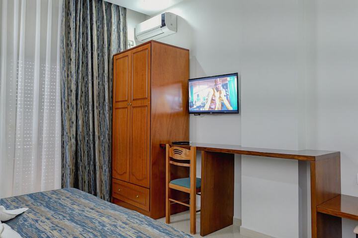 Room 9 of 101