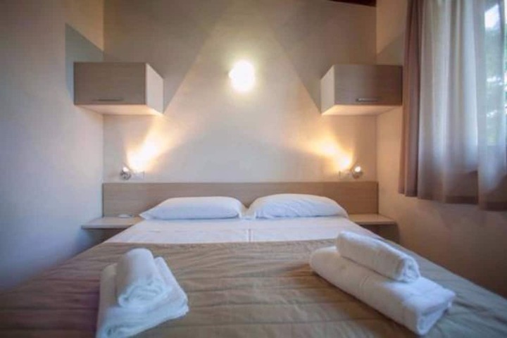Room 14 of 93