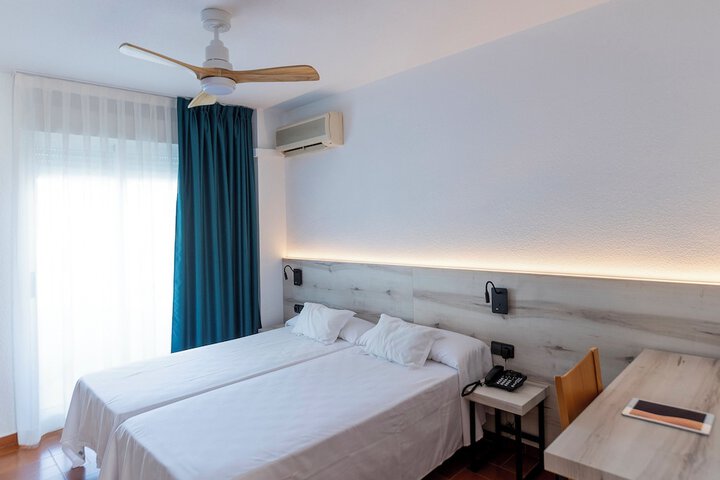 Room 12 of 52