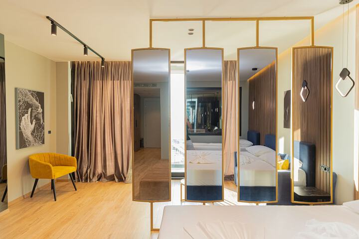 Room 17 of 80