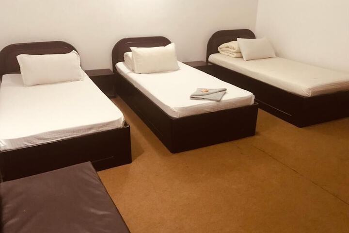 Room 4 of 31