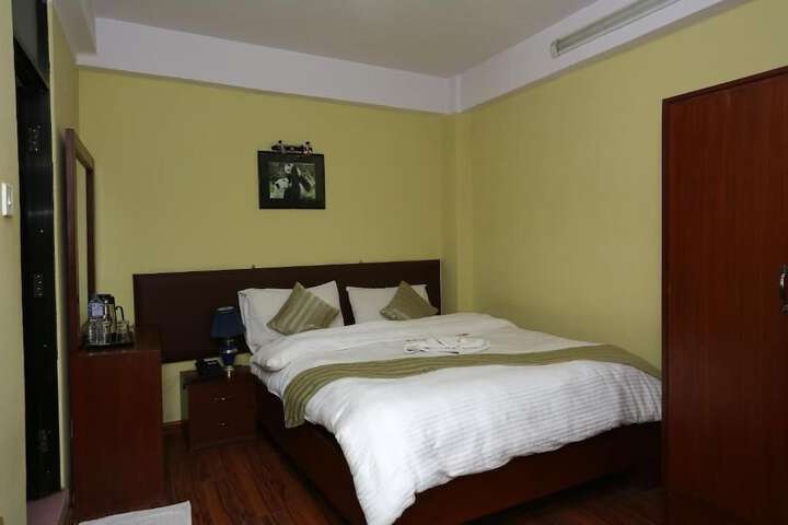 Room 19 of 38