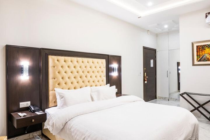 Room 40 of 43