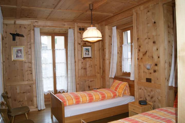 Room 2 of 31