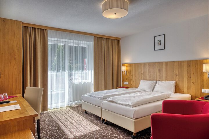 Room 3 of 84