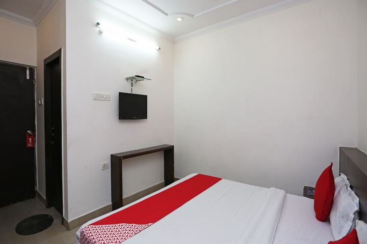 Room 9 of 26