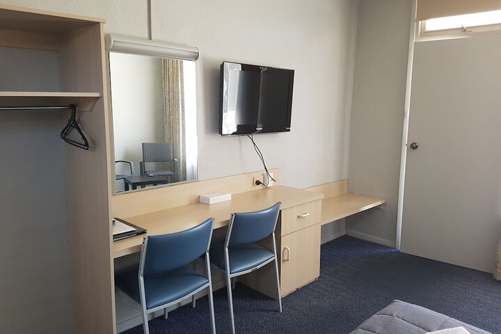 Room 19 of 38
