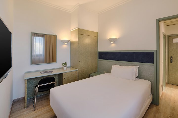 Room 20 of 35