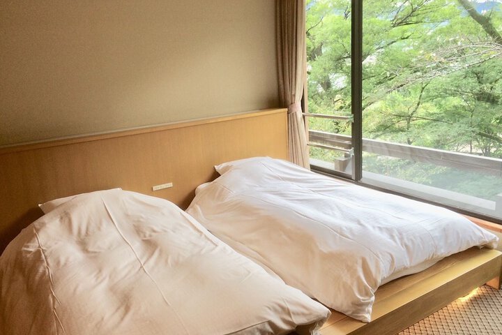 Room 16 of 107