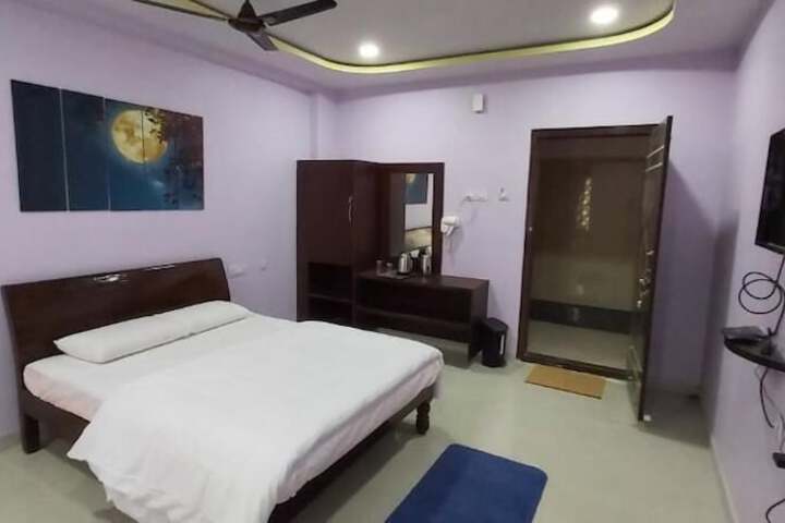 Room 3 of 12