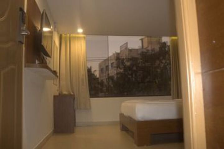 Room 9 of 21
