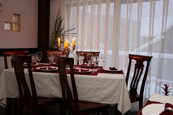 Dining 7 of 38