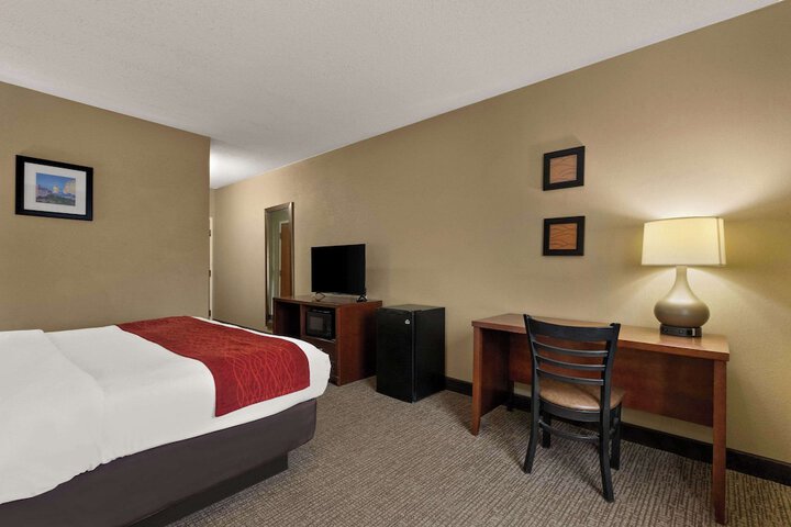 1 King Bed (5 of 15)