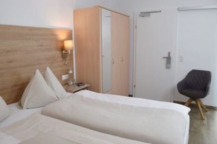 Room 55 of 136